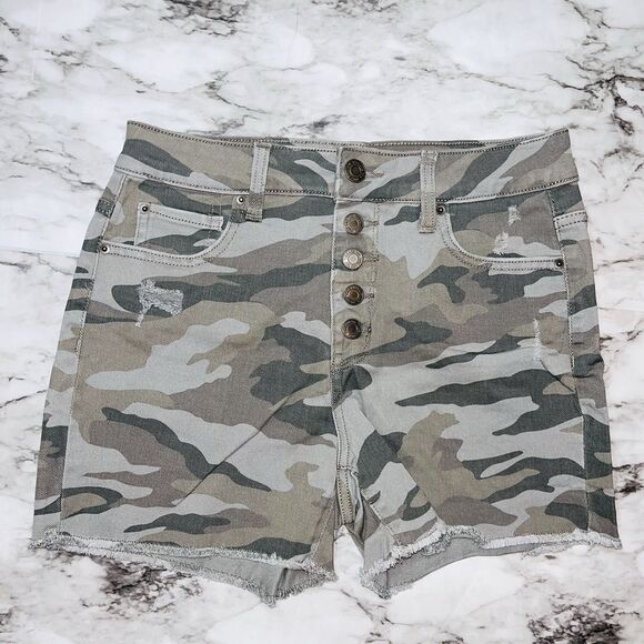 Time & Tru Shorts Camo High Rise Button Fly Green Women 6 Summer Boho Outdoor - Picture 1 of 6